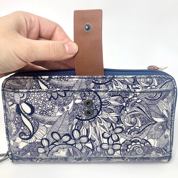 Sakroots Spirit Desert Smartphone Wristlet Wallet - Picture 7 of 16